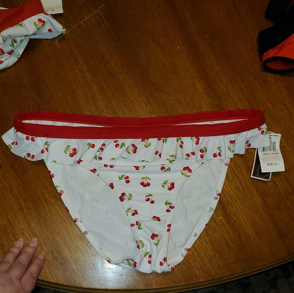 Jessica Simpson,  Sizes XL, swim bottoms